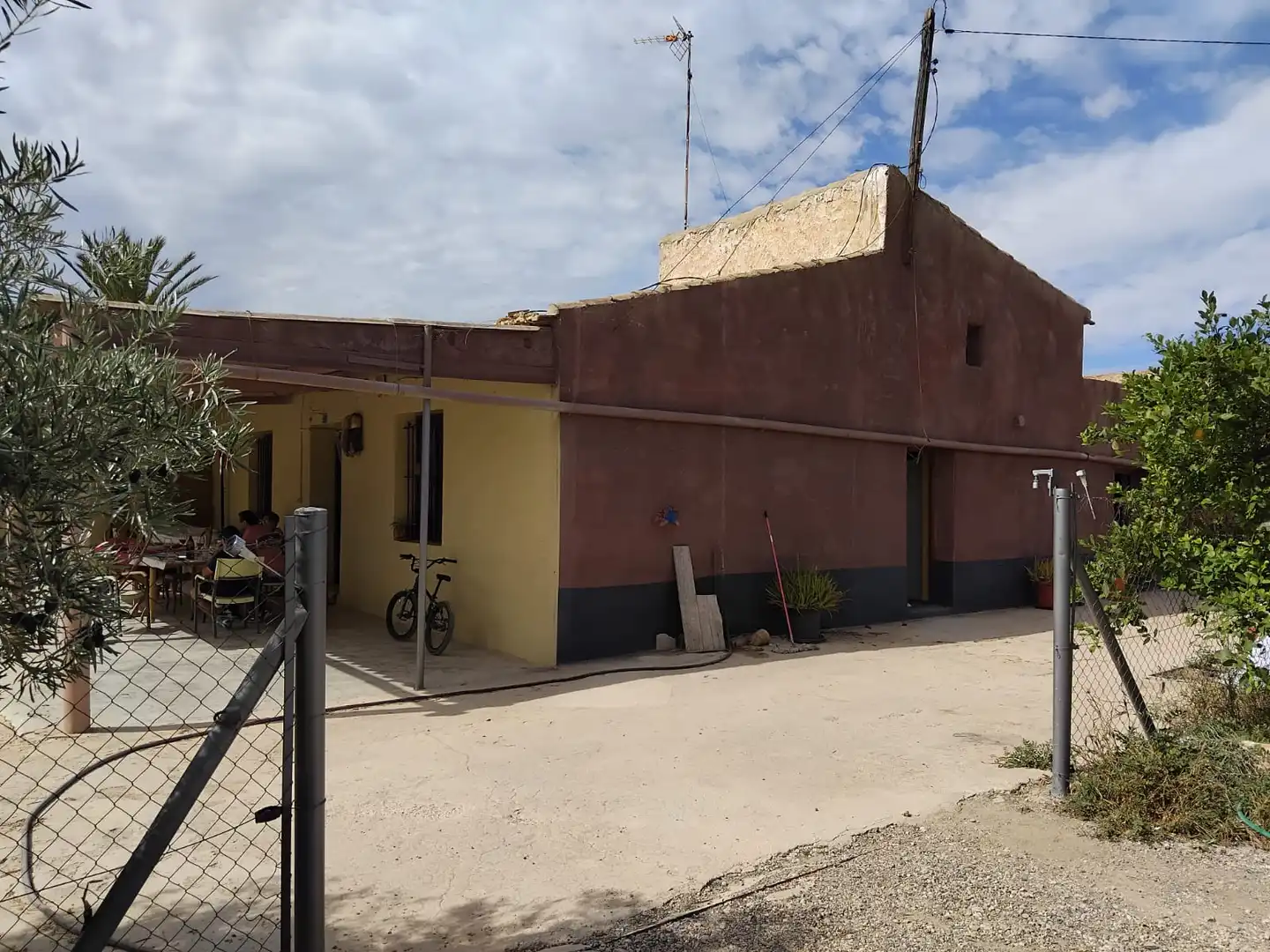 Casa con jardín en venta en Camí del Cementeri 2003A, imagen 2