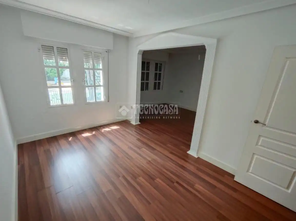 Sala d'estar de Casa adosada en venda en Mengíbar amb Piscina