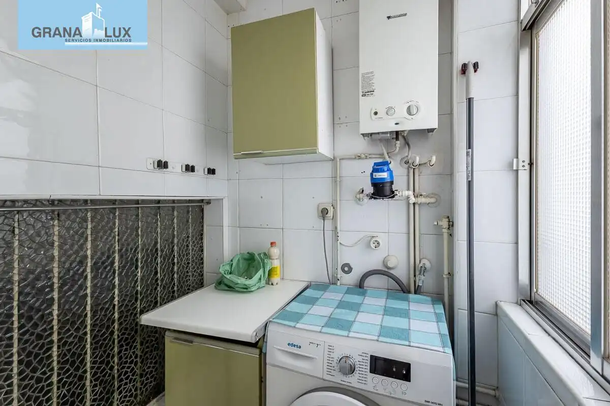 Küche von Wohnung zum Verkauf in Granada mit Klimaanlage und Heizung