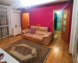 Living room of Flat for sale in  Sevilla Capital  with Air Conditioner and Furnished