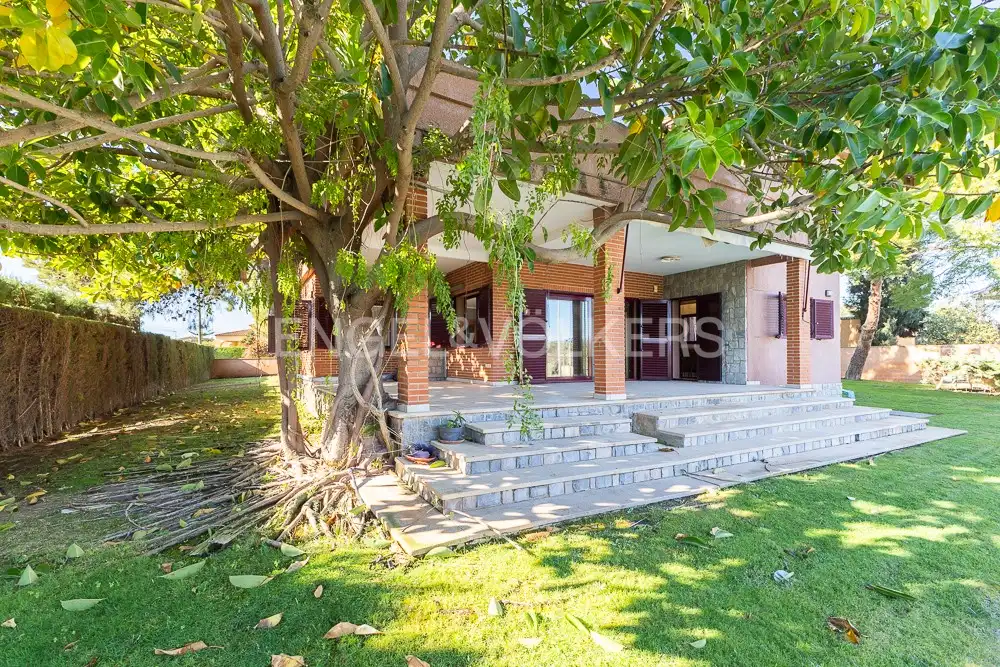 Garden of Houses for sale in La Pobla de Vallbona  with Air Conditioner, Heating and Private garden