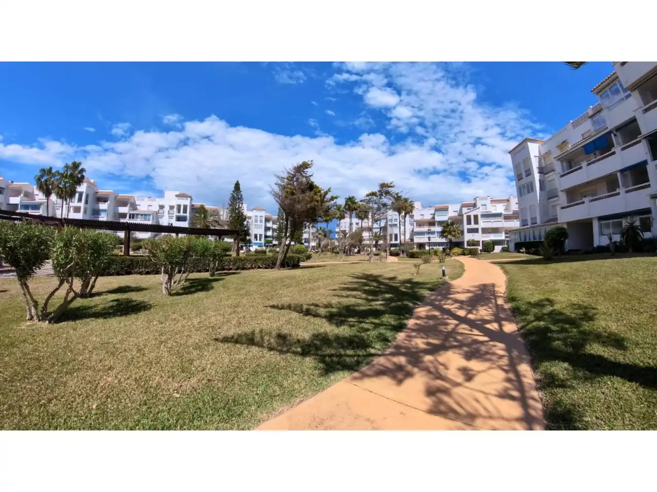 Vista exterior de Apartament en venda en El Ejido amb Terrassa, Moblat i Piscina comunitària
