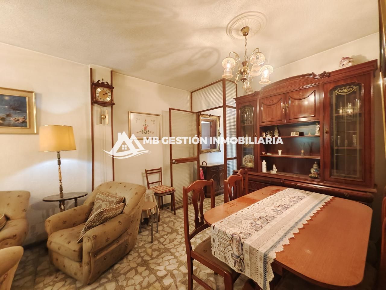 Sala d'estar de Pis en venda en  Madrid Capital amb Calefacció i Terrassa