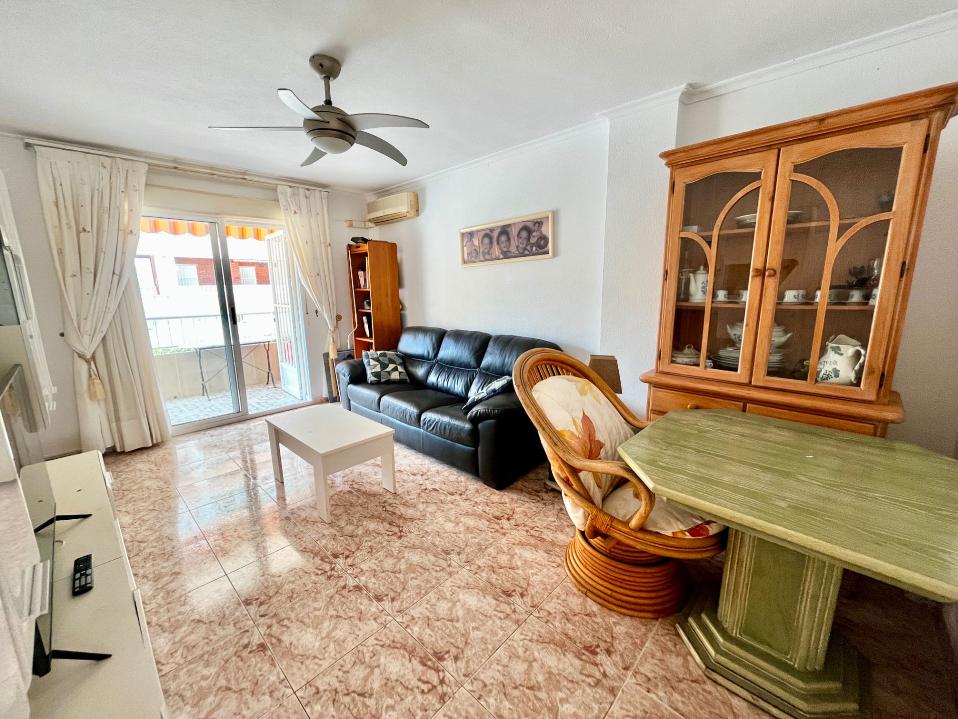Sala d'estar de Apartament en venda en Torrevieja amb Aire condicionat, Calefacció i Terrassa