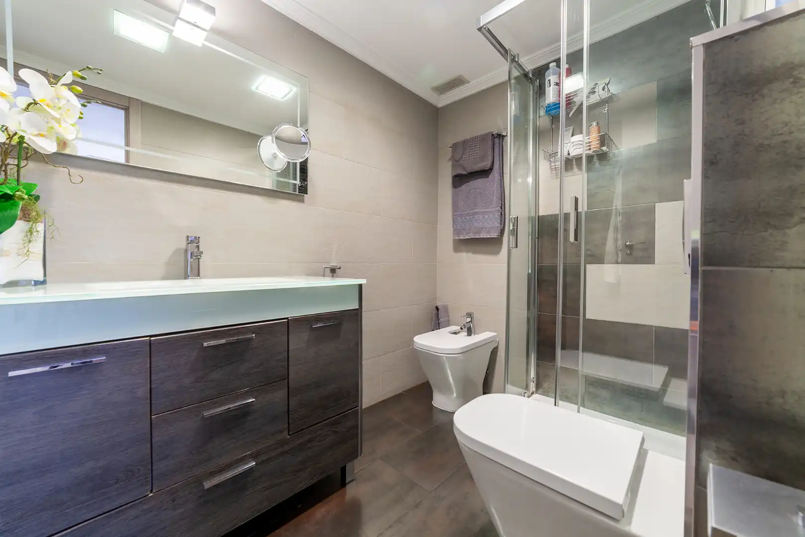 Bathroom of Flat for sale in Manises  with Air Conditioner, Heating and Oven