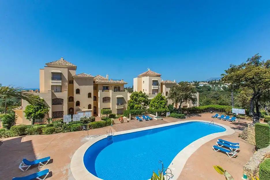 Vista exterior de Apartament en venda en Marbella amb Aire condicionat, Terrassa i Piscina
