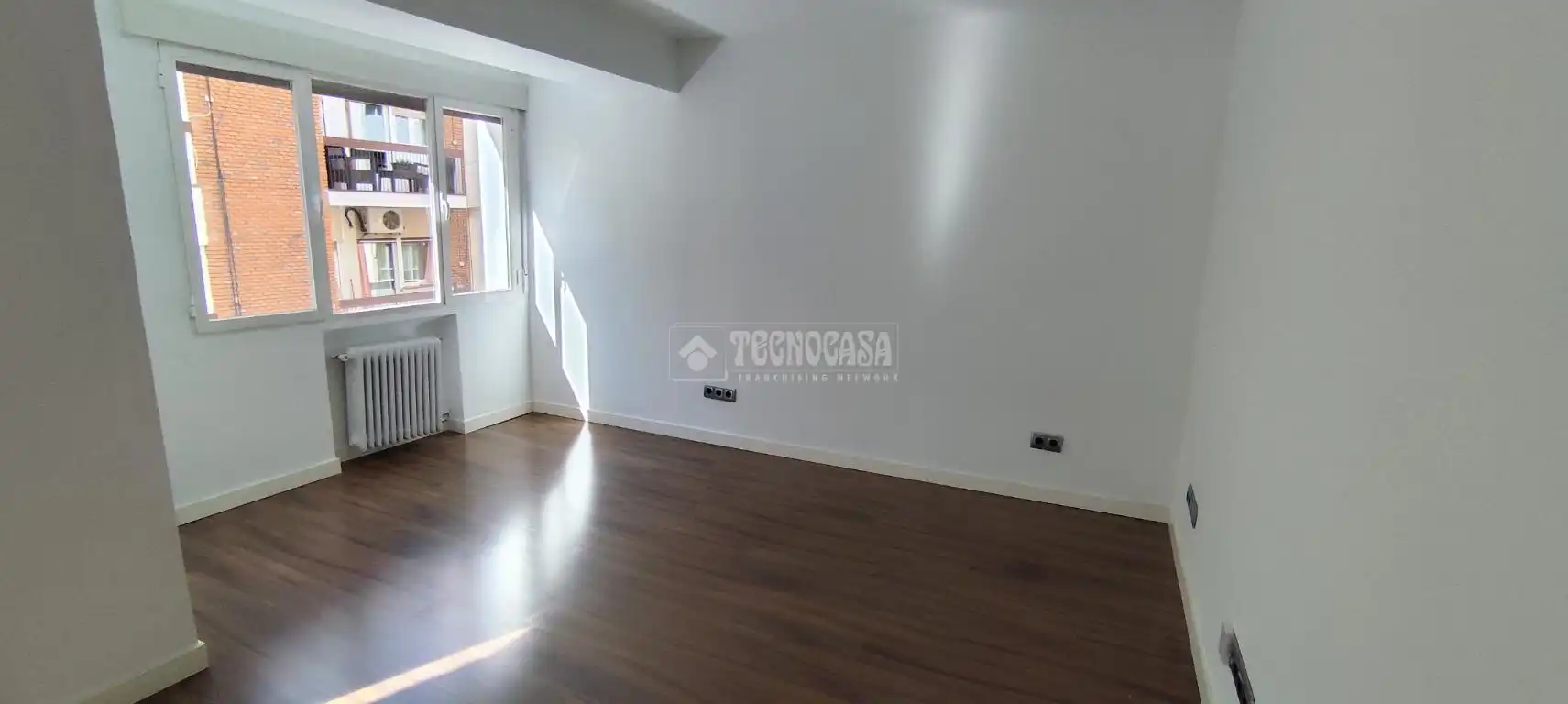 Habitación de Piso en venta en Madrid con Balcón