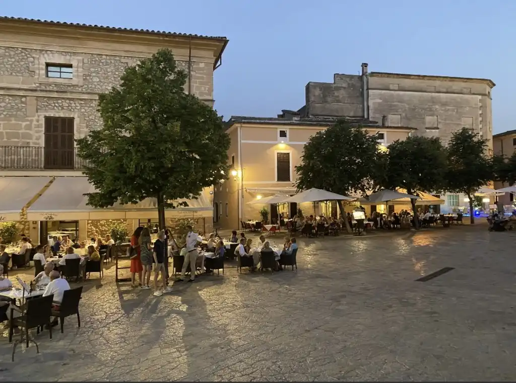 Vista exterior de Finca rústica en venda en Pollença amb Calefacció, Terrassa i Moblat