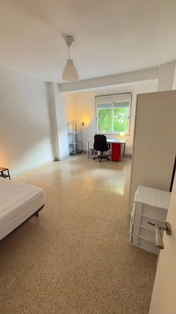 Habitación de Piso de alquiler en Granada con Aire acondicionado, Amueblado y Lavadora
