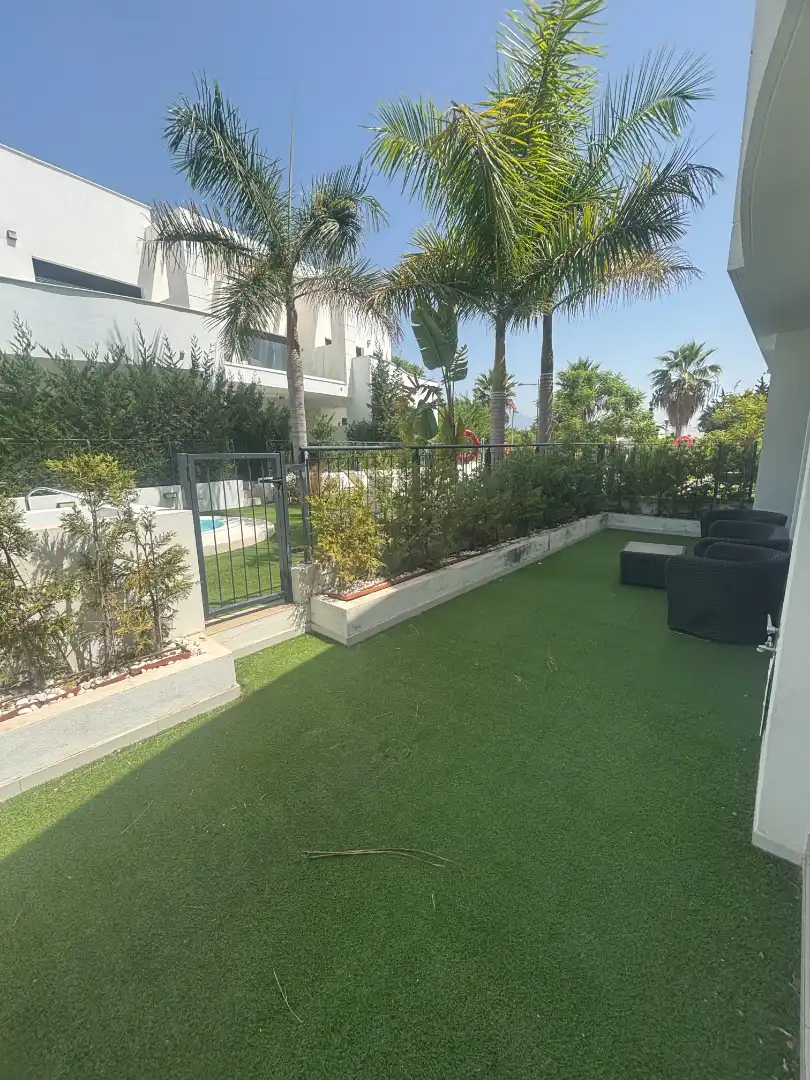 Terrassa de Casa adosada en venda en Estepona amb Aire condicionat, Calefacció i Jardí privat