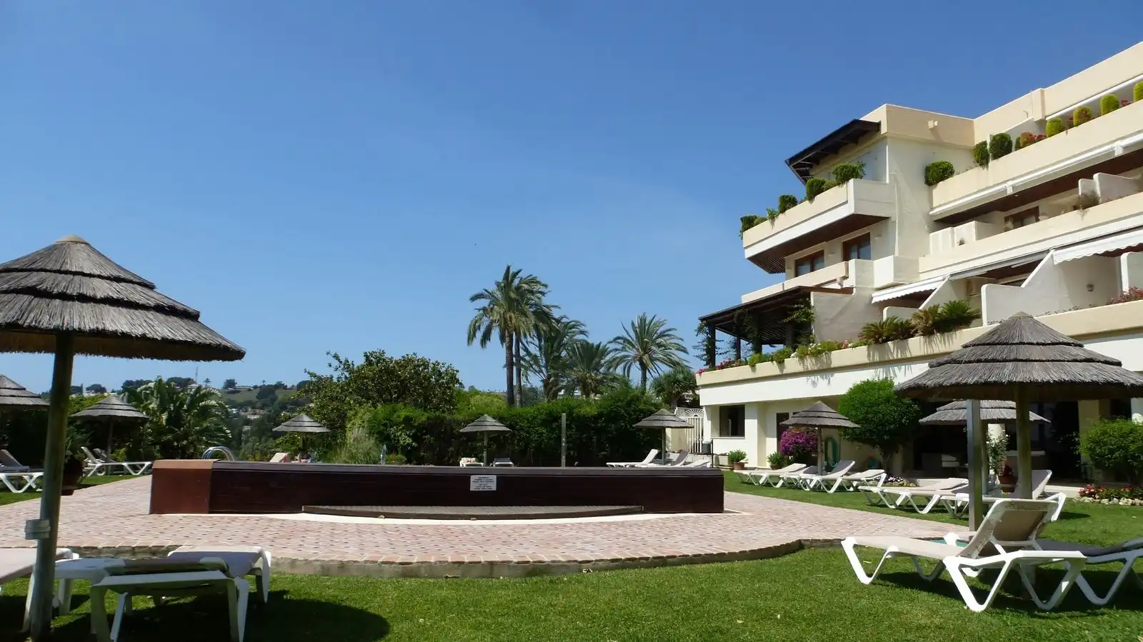 Jardí de Estudi en venda en Marbella amb Aire condicionat, Moblat i Piscina comunitària