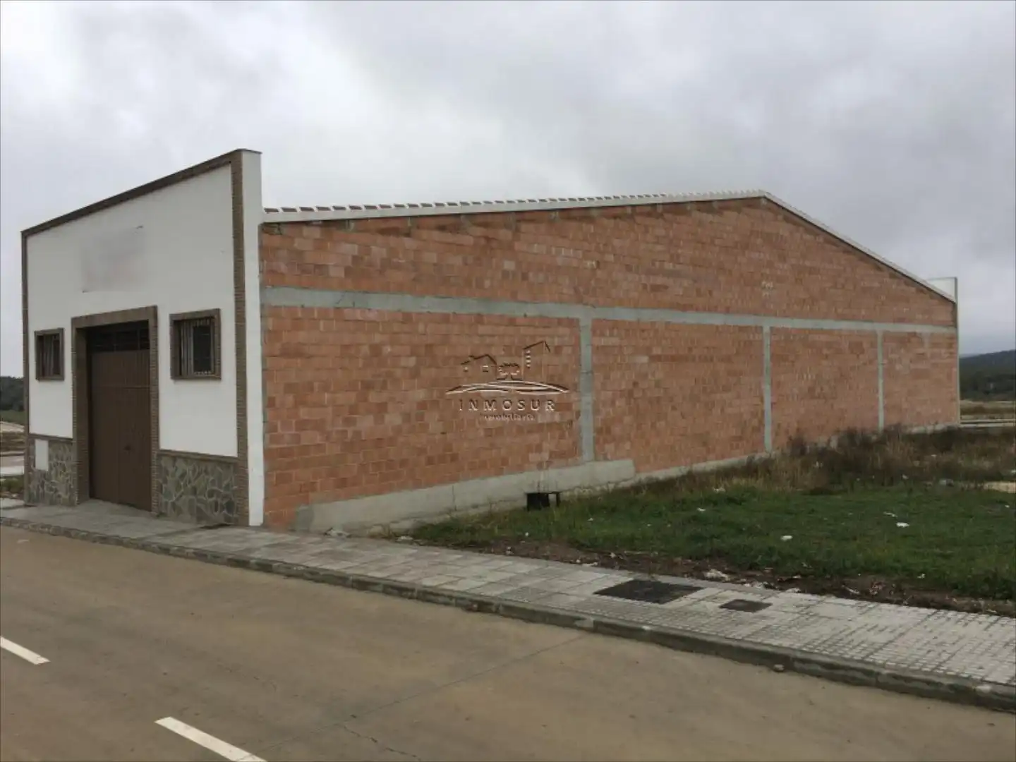 Vista exterior de Nau industrial en venda en Benamejí