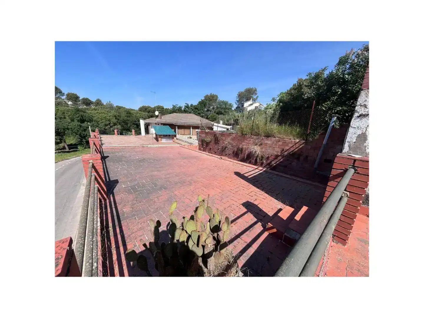 Vista exterior de Casa o xalet en venda en Lliçà d'Amunt amb Jardí privat, Traster i Piscina