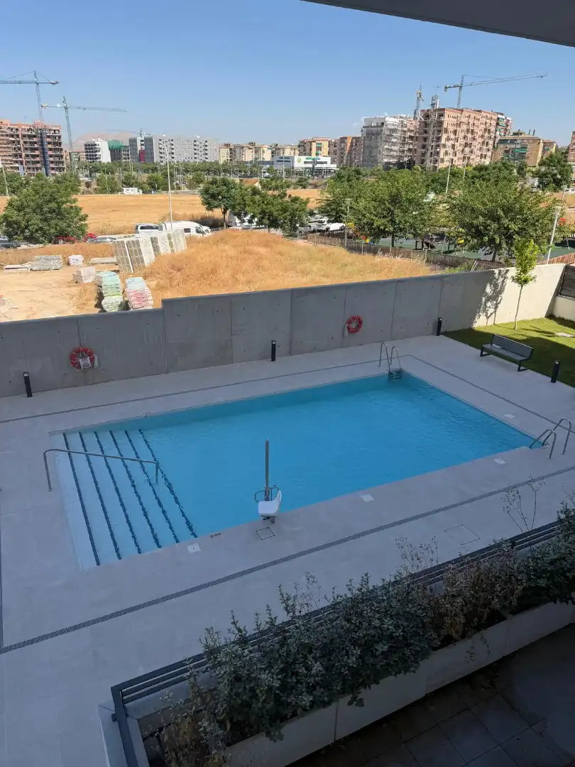 Schwimmbecken von Wohnung zur Miete in Granada mit Klimaanlage, Heizung und Terrasse
