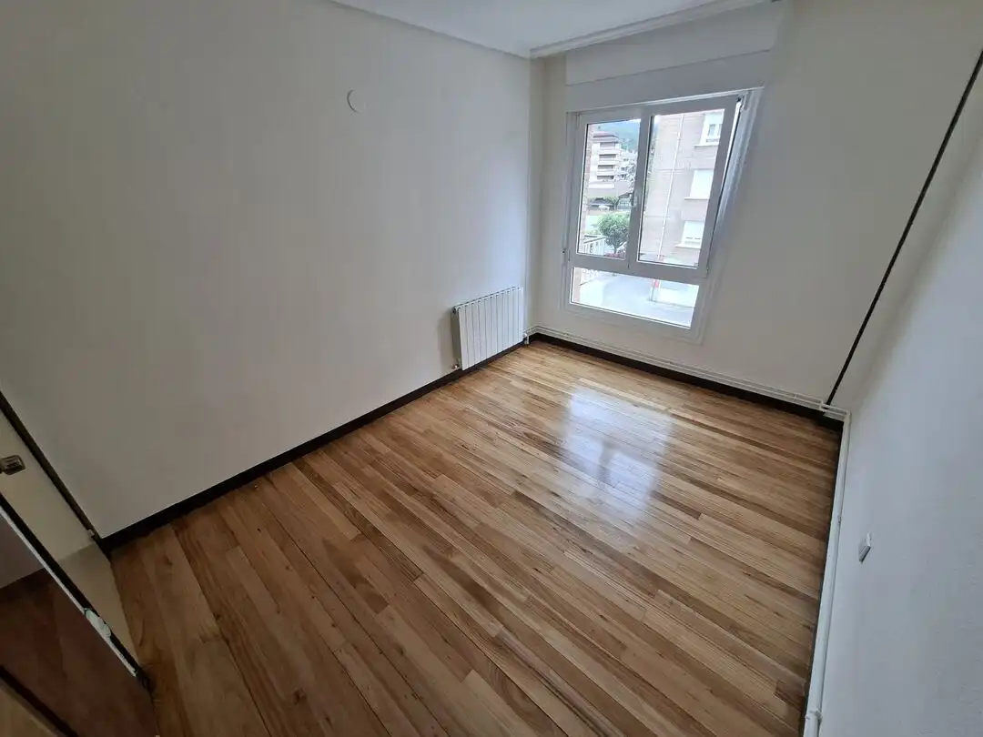 Habitación de Piso en venta en Abadiño  con Calefacción y Balcón