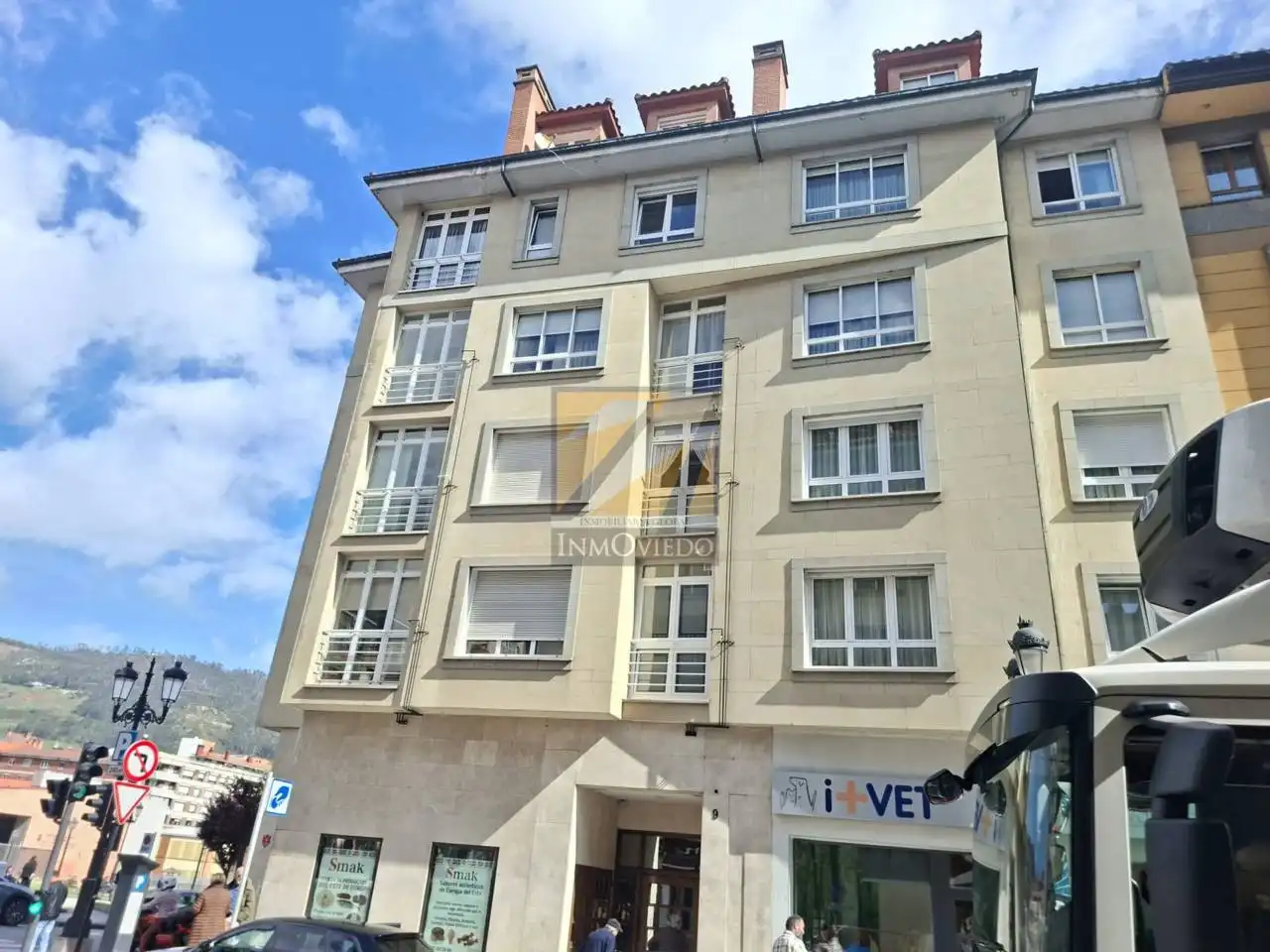 Vista exterior de Piso en venta en Oviedo  con Calefacción y Terraza