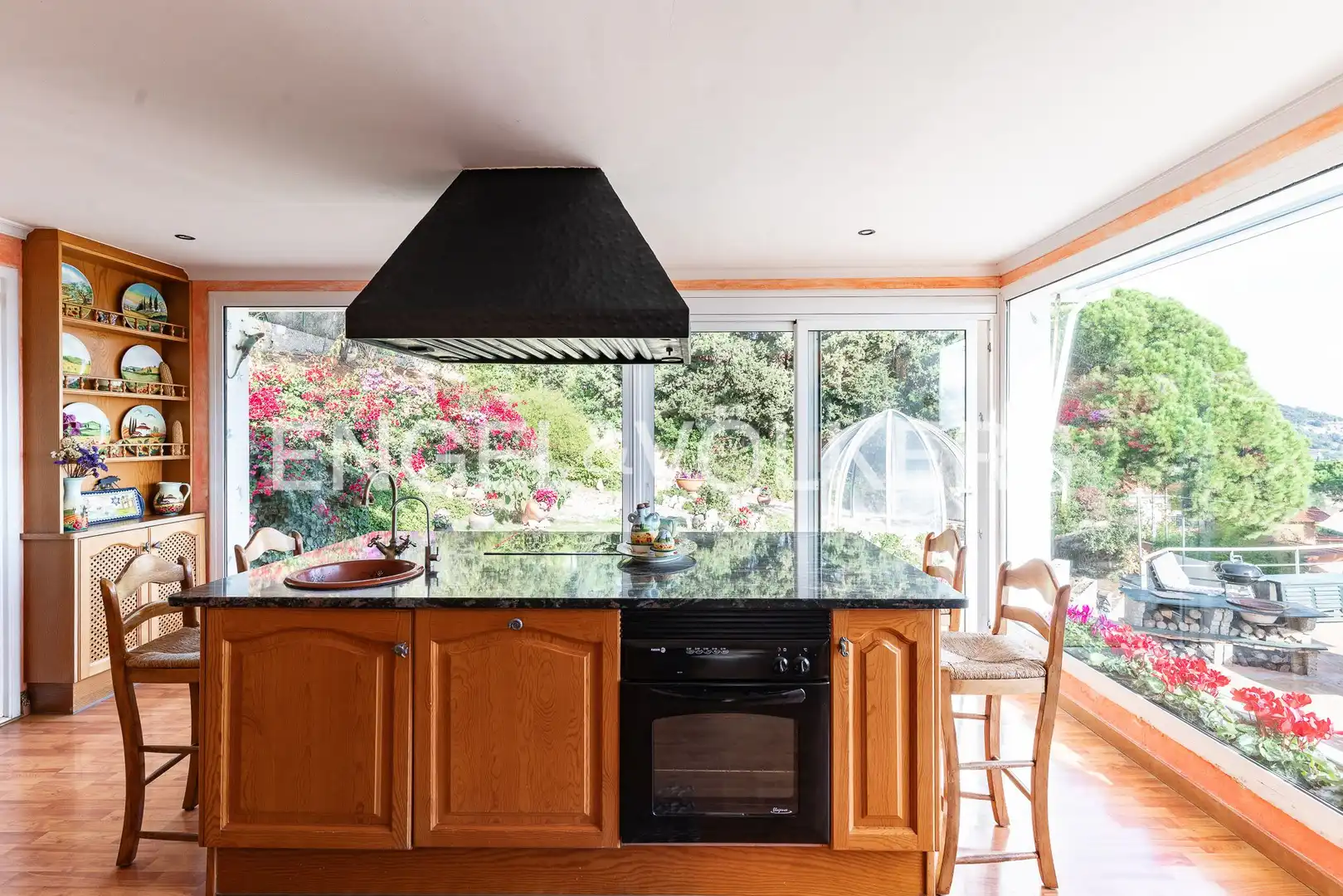 Cocina de Casa o chalet en venta en Pineda de Mar con Calefacción, Jardín privado y Terraza