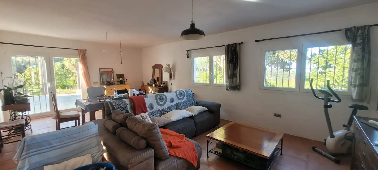 Sala d'estar de Casa o xalet en venda en Tarifa amb Jardí privat, Moblat i Forn