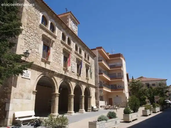 Local de alquiler en Cella con Calefacción, Terraza y Amueblado