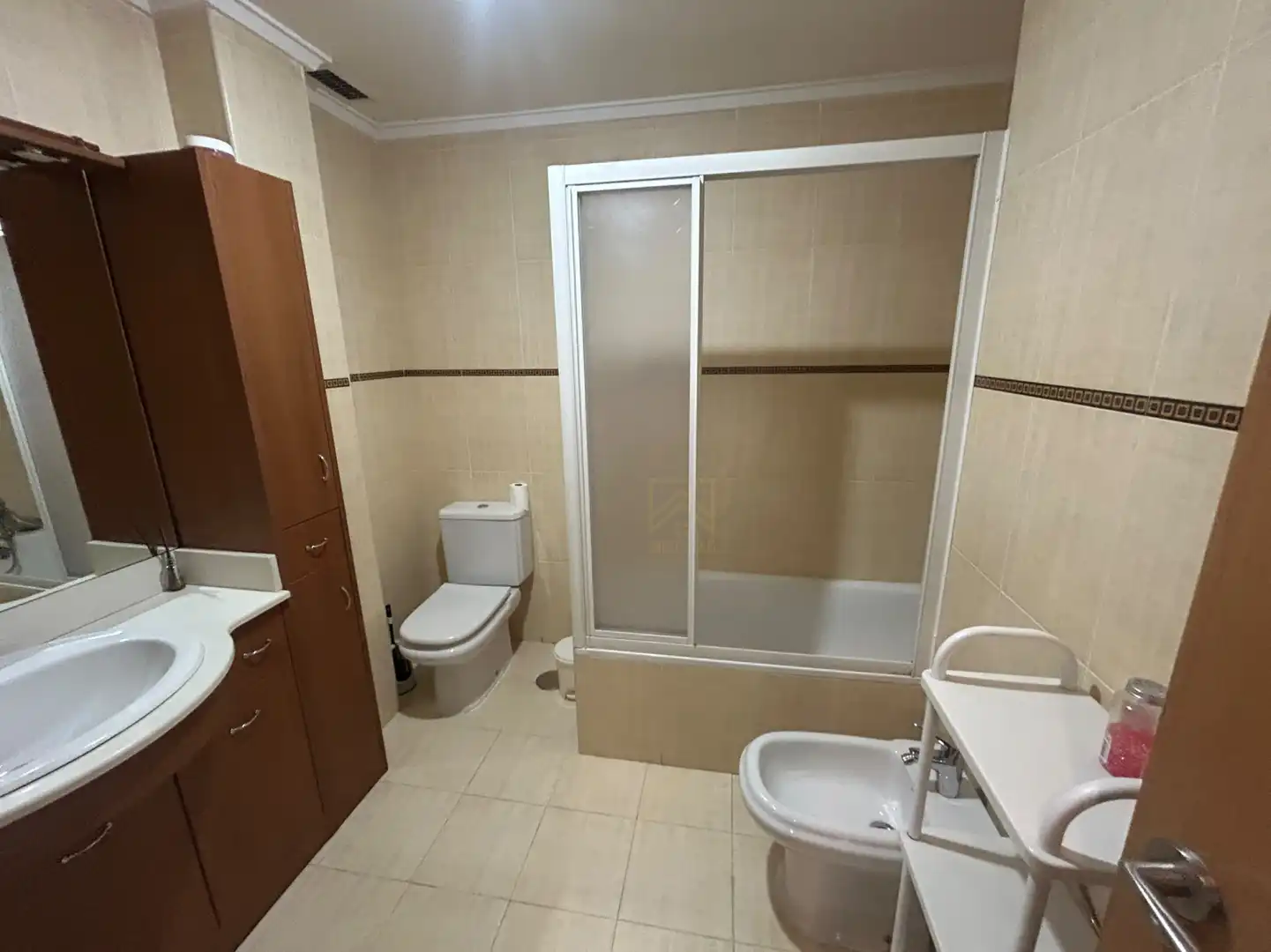 Baño de Piso de alquiler en Corvera de Toranzo con Calefacción, Jardín privado y Terraza