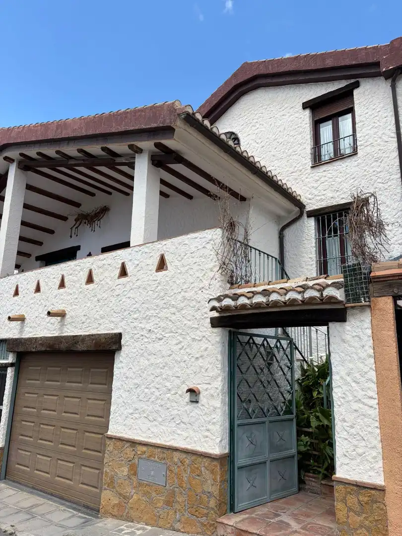Vista exterior de Casa o xalet en venda en Nigüelas amb Jardí privat i Piscina comunitària