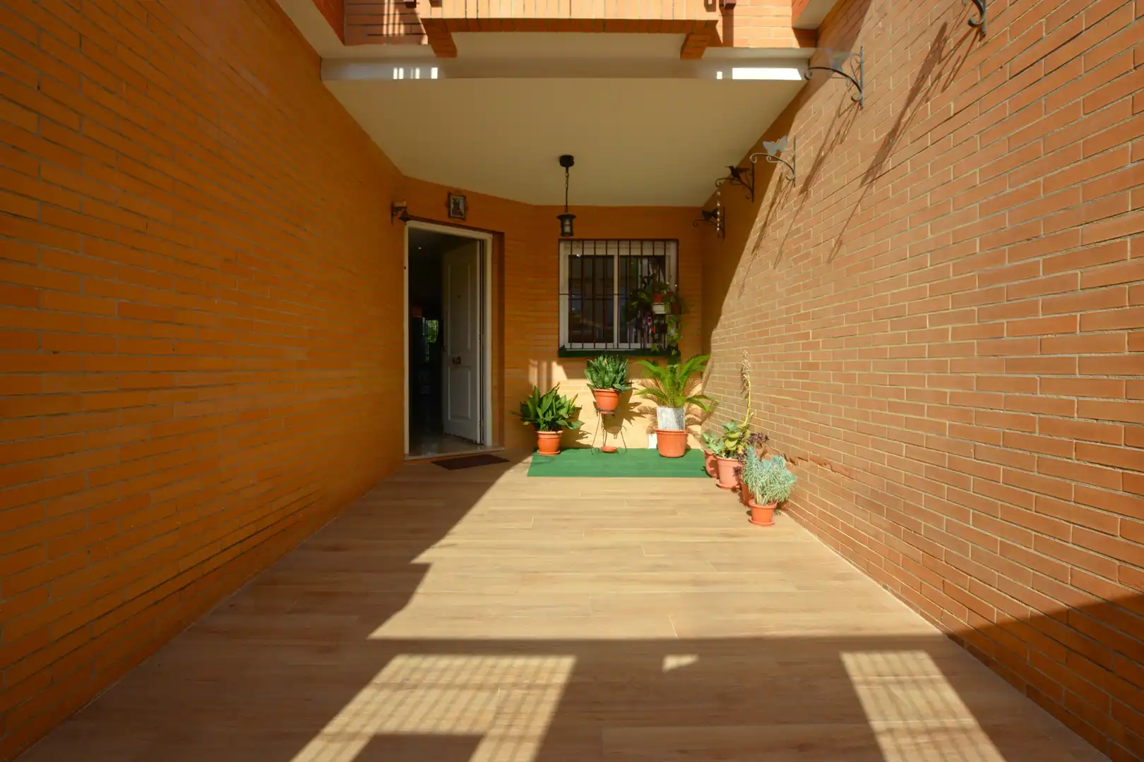 Casa adosada en venda en Bormujos amb Aire condicionat, Calefacció i Terrassa