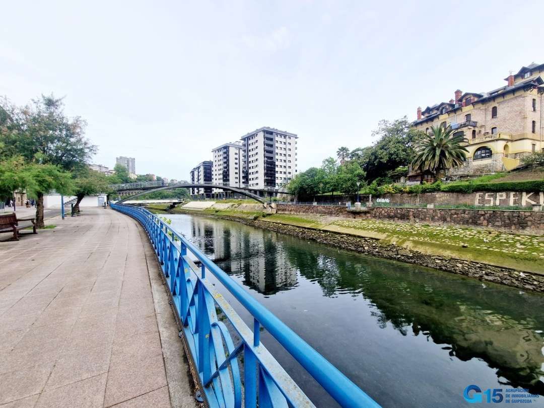 Vista exterior de Pis en venda en Errenteria