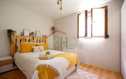 Bedroom of Flat for sale in Irun 