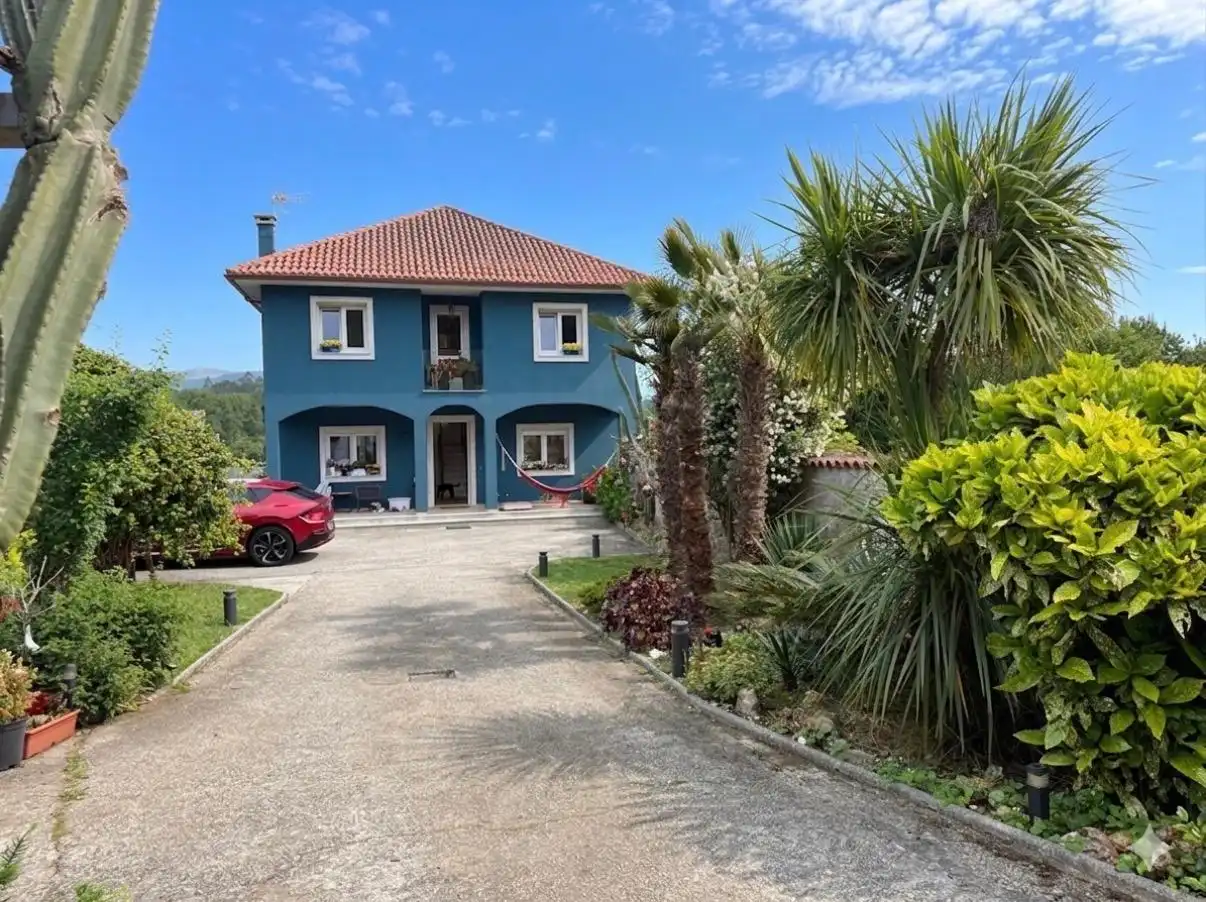 Außenansicht von Haus oder Chalet zum Verkauf in Boiro mit Klimaanlage, Heizung und Privatgarten