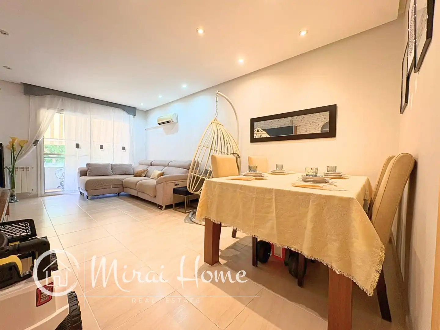 Living room of Flat for sale in Montornès del Vallès  with Air Conditioner, Heating and Parquet flooring