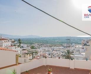 Vista exterior de Casa o xalet en venda en Salobreña amb Aire condicionat, Calefacció i Terrassa