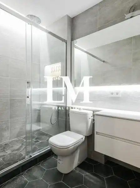 Bany de Apartament en venda en Barcelona amb Aire condicionat, Terrassa i Balcó
