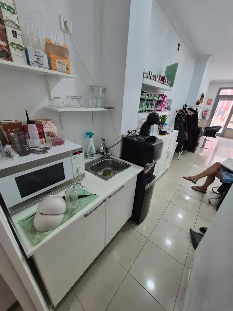 Cuina de Local de lloguer en San Fernando amb Aire condicionat