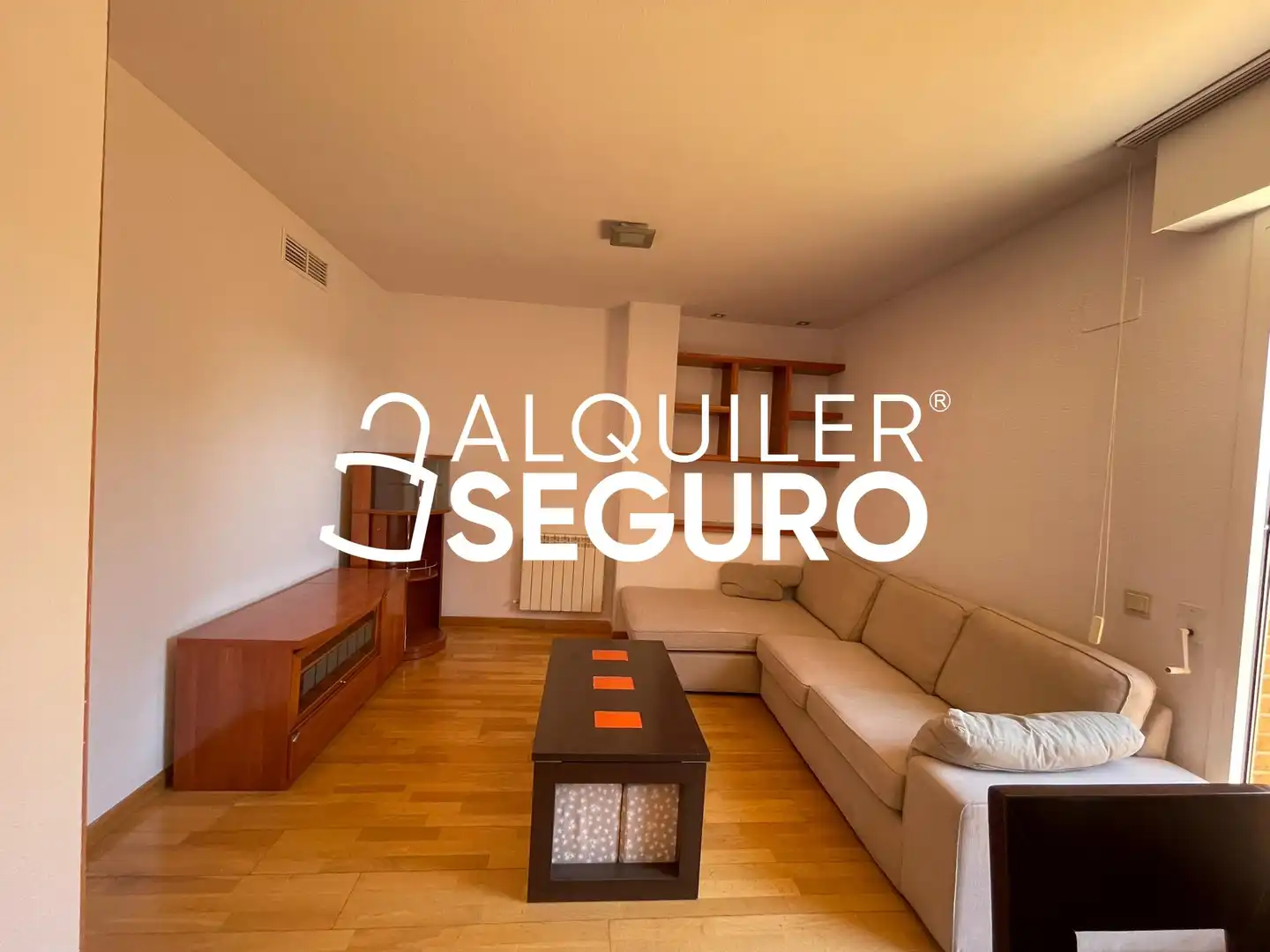 Sala d'estar de Àtic de lloguer en Madrid amb Calefacció, Terrassa i Piscina