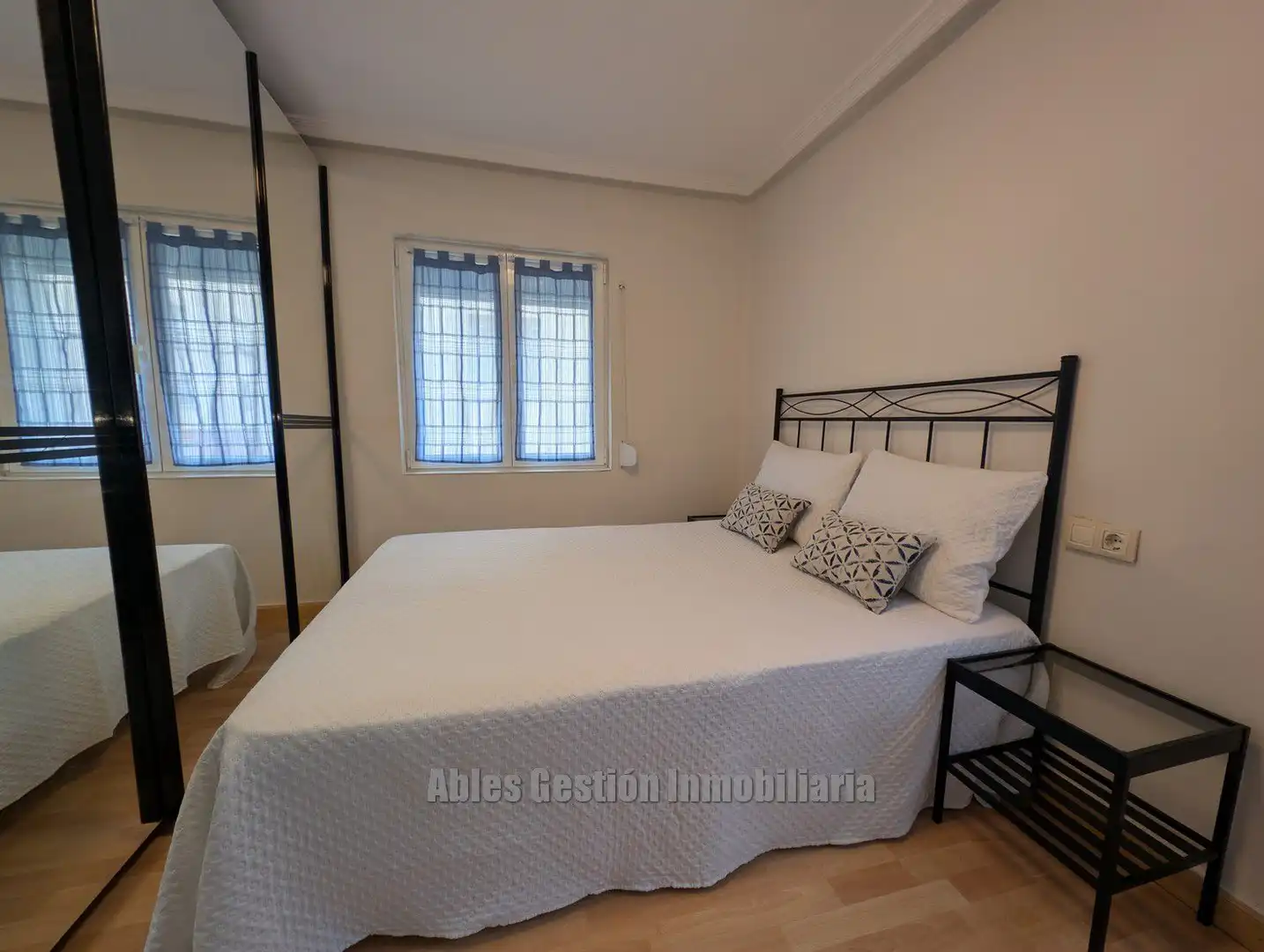 Schlafzimmer von Wohnung zum Verkauf in Oviedo  mit Möbliert