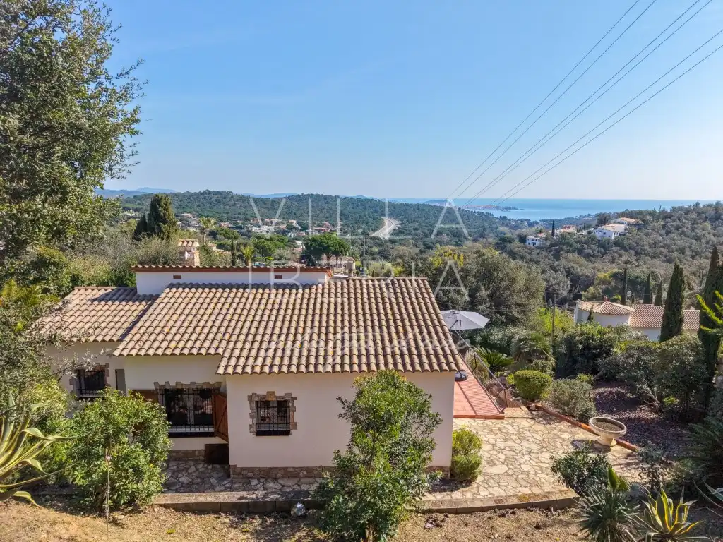 Vista exterior de Casa o chalet en venta en Castell d'Aro, Platja d'Aro i s'Agaró con Aire acondicionado, Calefacción y Jardín privado