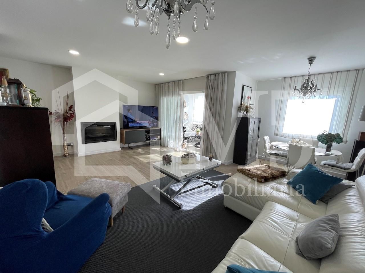Sala d'estar de Casa o xalet en venda en Vélez-Málaga amb Aire condicionat, Terrassa i Piscina comunitària