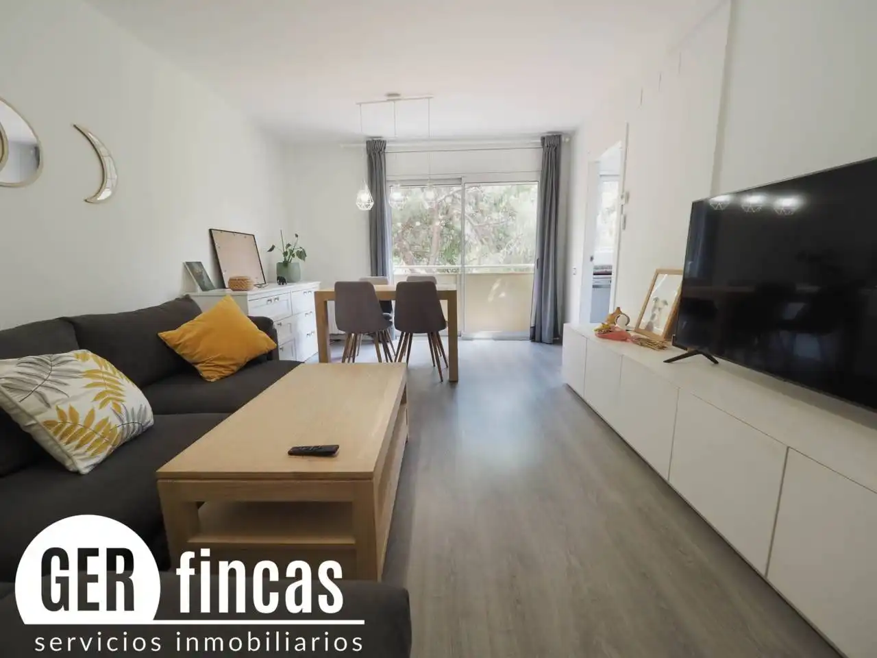 Sala de estar de Piso en venta en Terrassa con Aire acondicionado, Parquet y Terraza