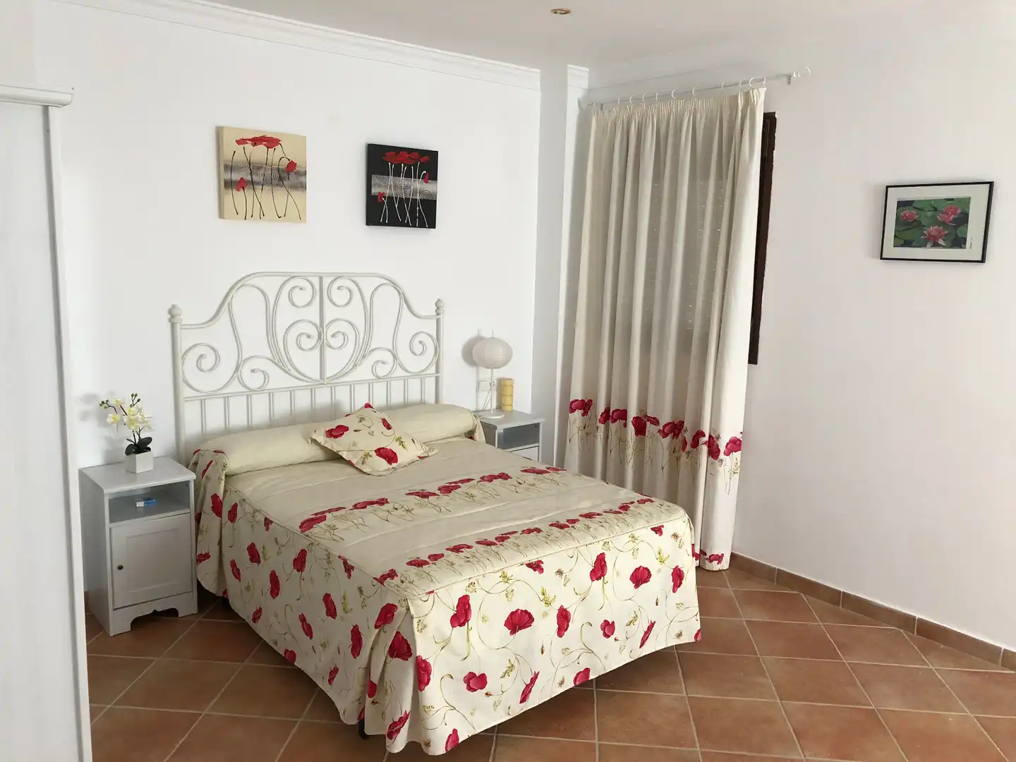Dormitori de Casa o xalet en venda en Atajate amb Terrassa i Moblat