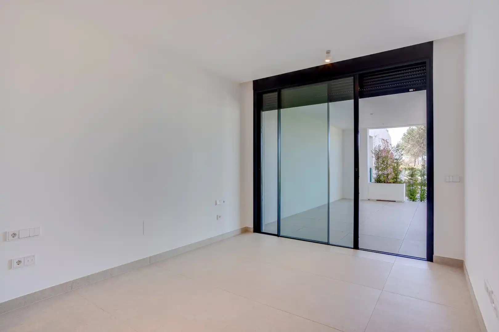 Ground floor for sale in Marbella  with Air Conditioner, Private garden and Terrace