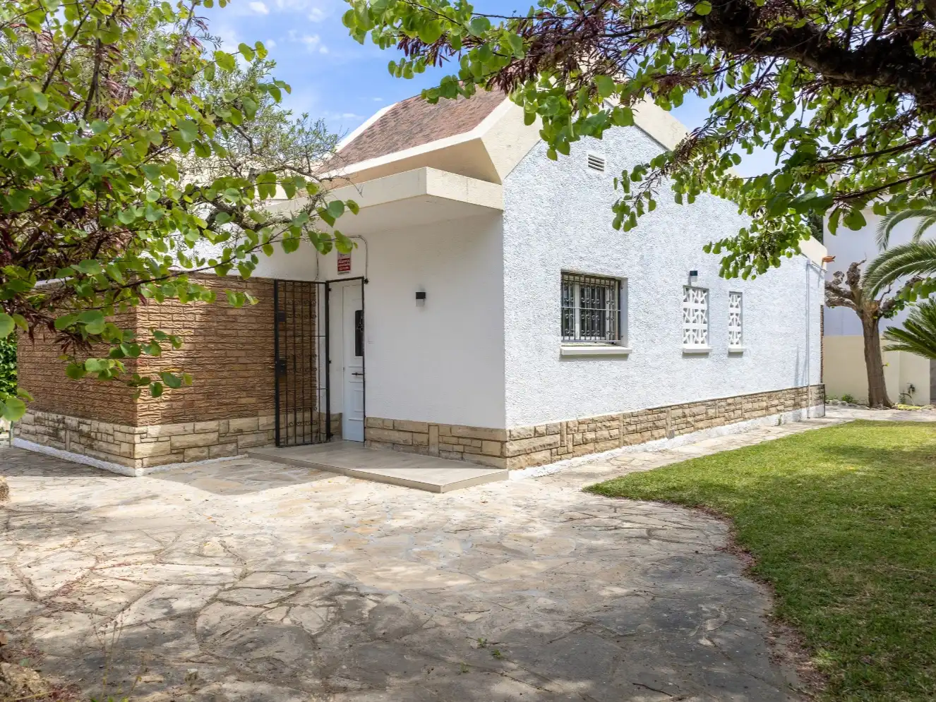 Exterior view of Houses for rent in Regueral - Prat d'en Forés