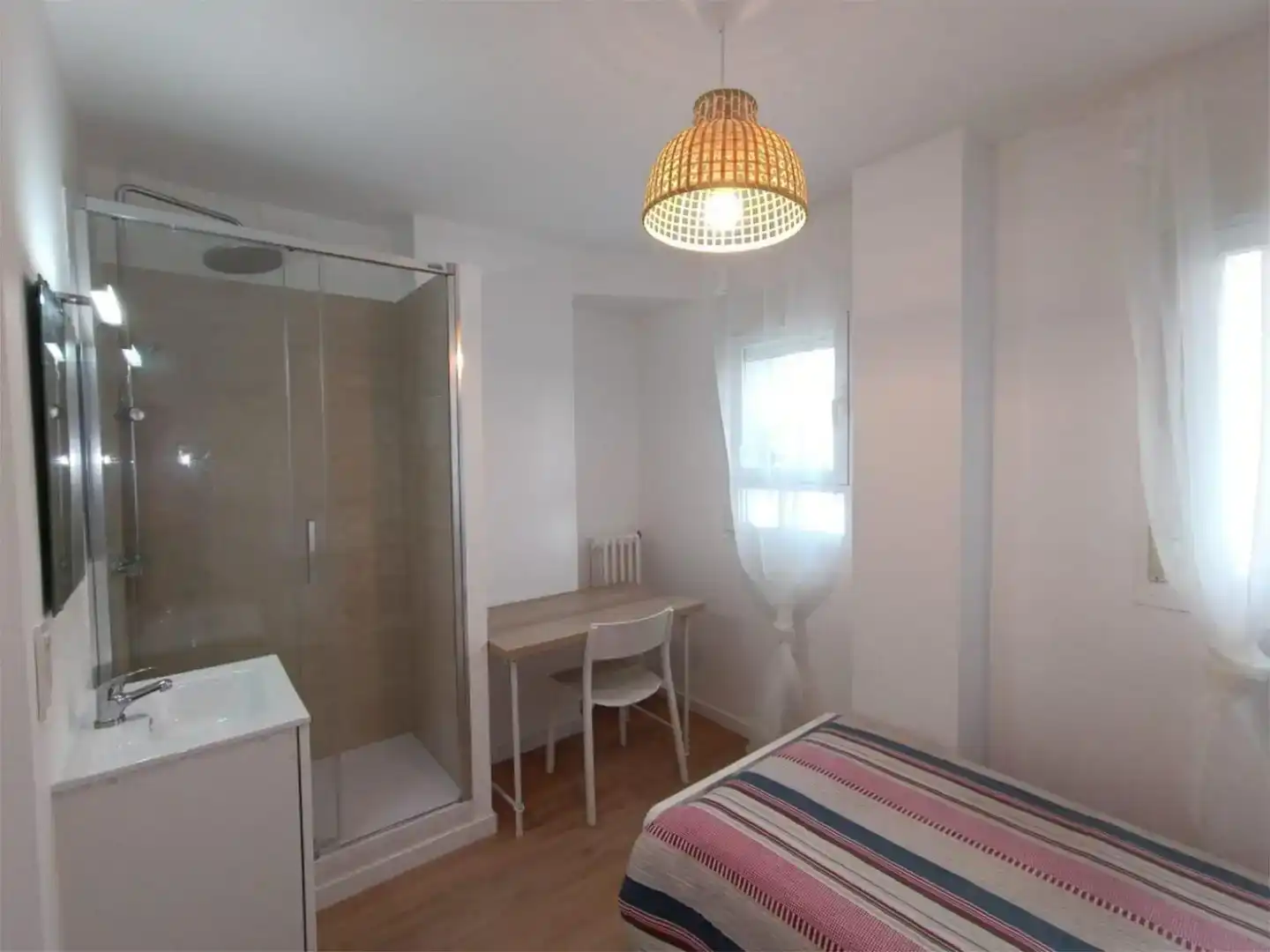 Schlafzimmer von Wohnung zur Miete in  Zaragoza Capital