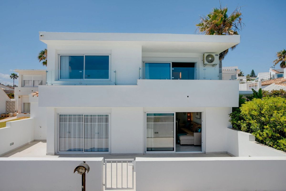 Exterior view of House or chalet for sale in Manilva  with Air Conditioner, Private garden and Terrace