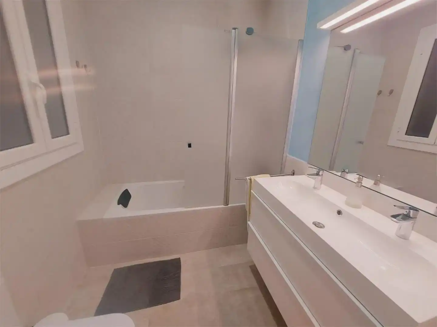 Bathroom of Flat for rent in  Barcelona Capital