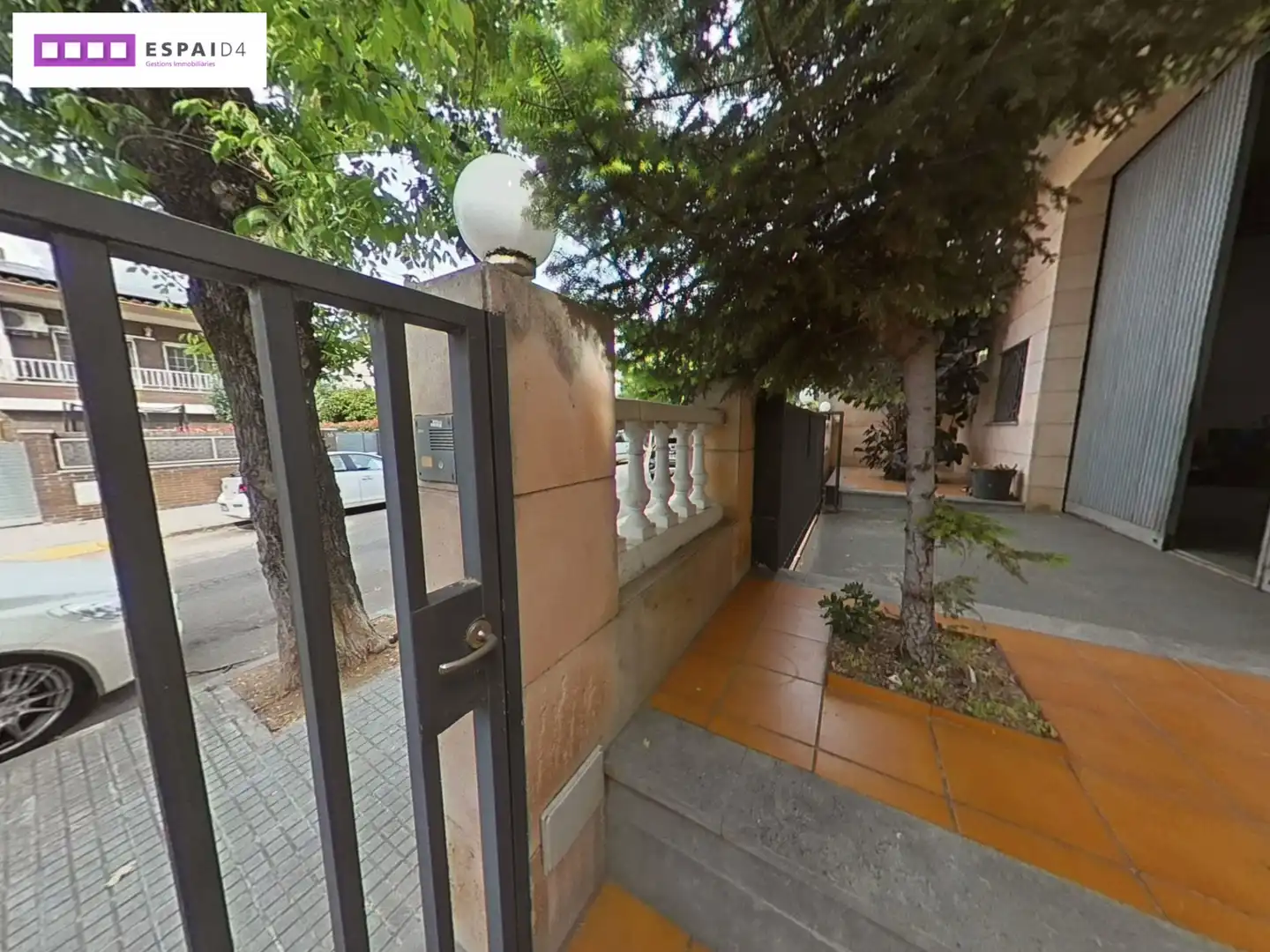 Vista exterior de Casa o xalet en venda en Cerdanyola del Vallès amb Aire condicionat, Calefacció i Jardí privat