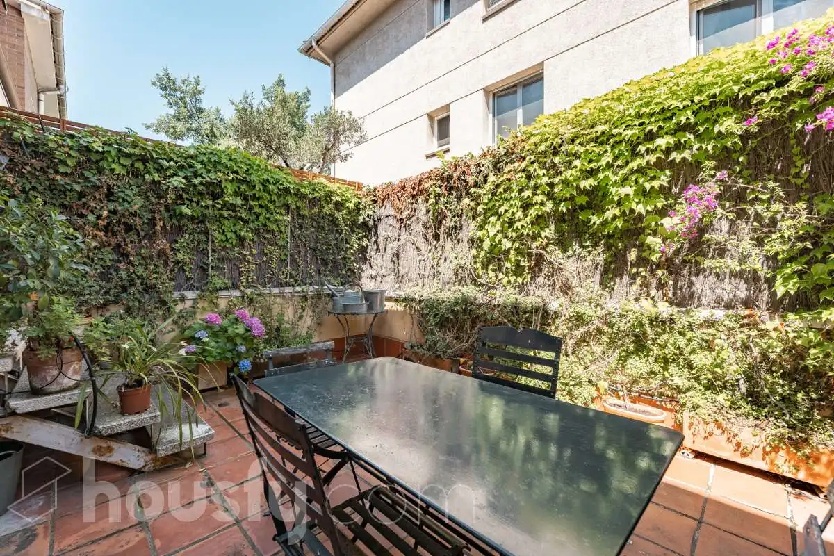 Terraza de Casa o chalet en venta en Sant Cugat del Vallès con Calefacción, Jardín privado y Parquet