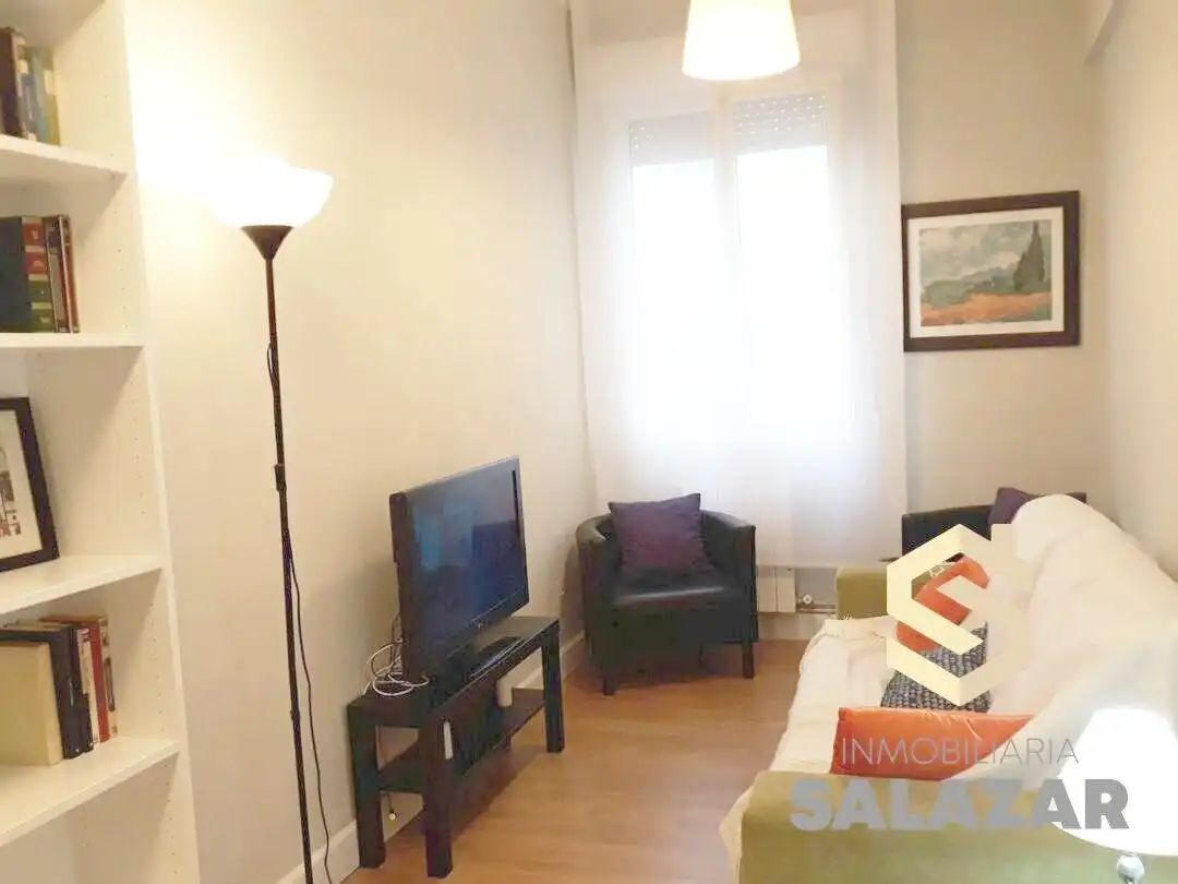Bedroom of Flat for rent in Bilbao   with Heating