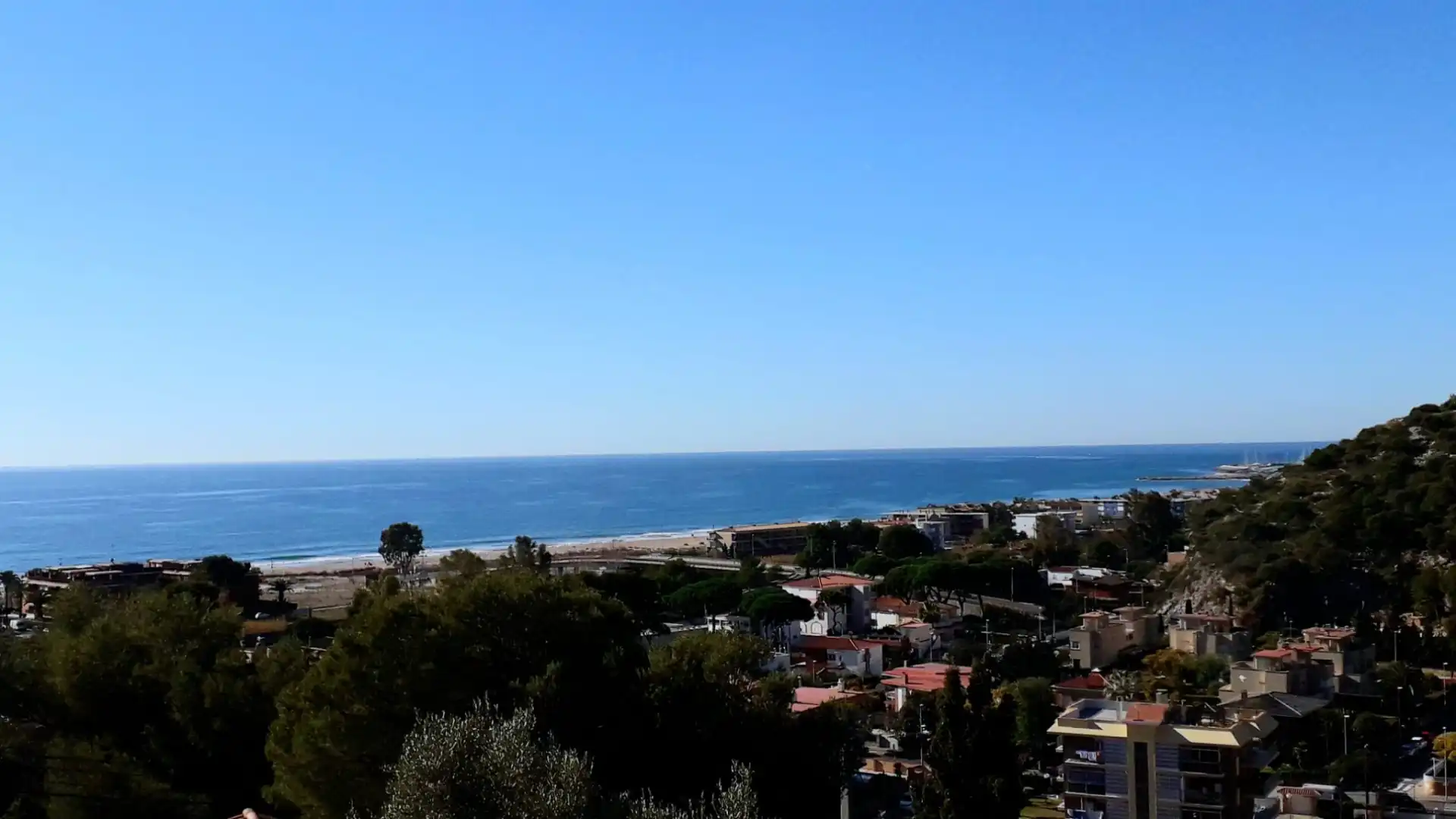 Vista exterior de Casa o xalet en venda en Castelldefels amb Aire condicionat, Calefacció i Jardí privat