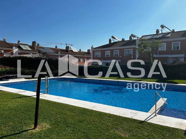 Casa adosada en Venta en Avenida de Europa