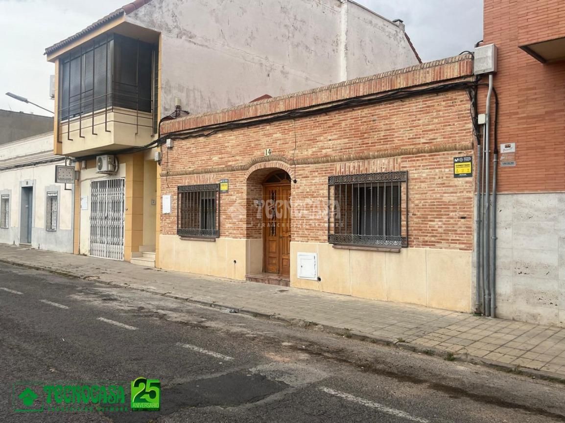 Exterior view of House or chalet for sale in Ciudad Real Capital  with Air Conditioner, Heating and Terrace